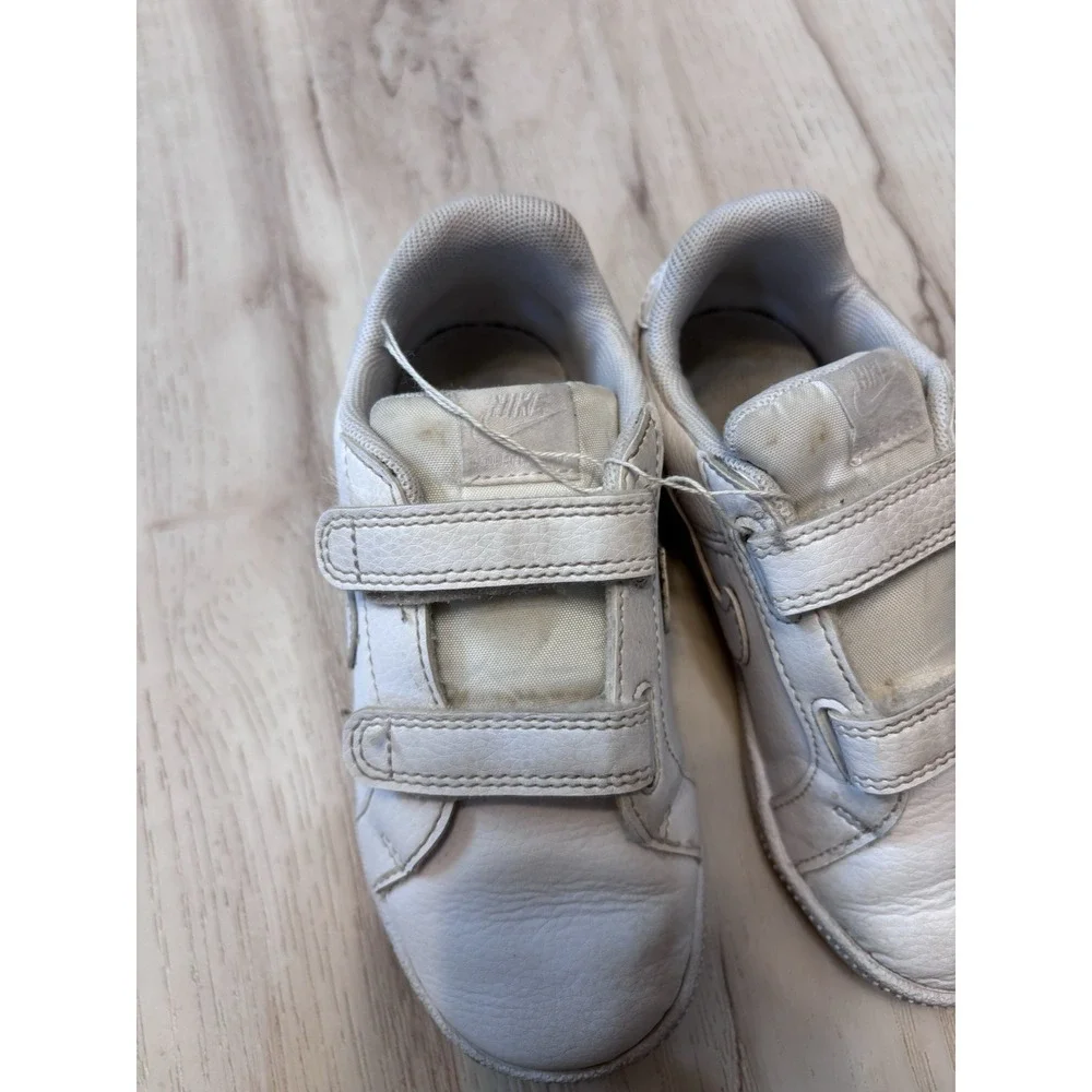 white Nike Court Royale toddler sneakers with hook-and-loop closure‎ Size 9C
